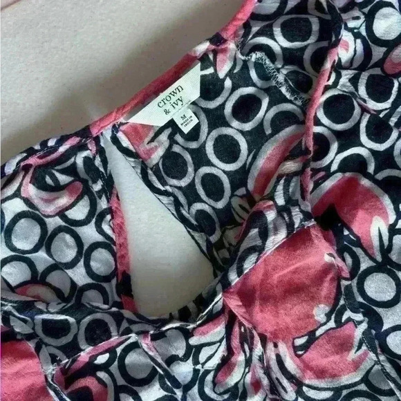 Crown & Ivy Womens SZ M Crab Print Tunic Top Shirt 3/4 Sleeve Keyhole Back Ties - Picture 3 of 6